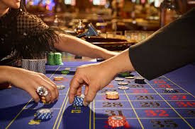 mpo555 slot mobile app interface showing slot games and live casino options